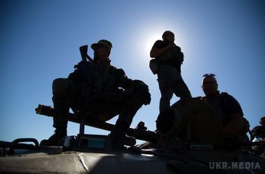  Добровільно йти на фронт відмовляються українці. Кількість добровольців в армії значно зменшилася