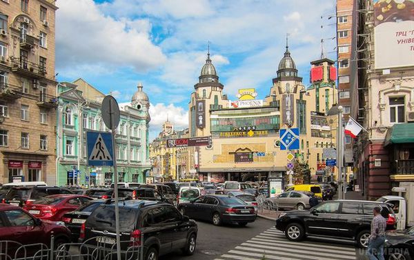  В Україні впав до найнижчого показника за останнє десятиліття ринок реклами. Рекламний ринок країни в 2015 році скоротиться майже вдвічі