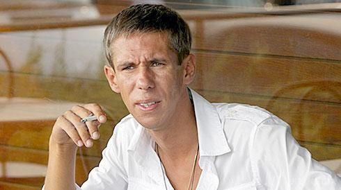 Хотів поїхати на Донбас Олексій Панін, але поїхав в лікарню з "білою гарячкою".  Актор збирався представити свій новий фільм "Зірка"