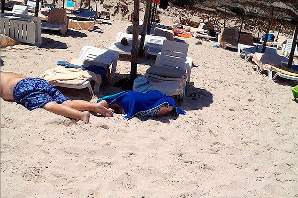 У Тунісі серед убитих шукають дітей. Стало відомо, що на туристів в Тунісі напали сім бойовиків. При цьому кількість загиблих зросла до 30.