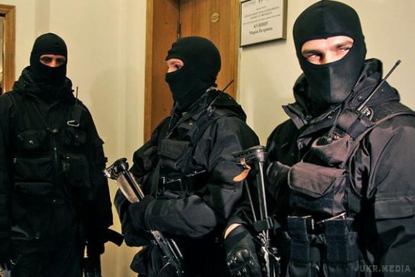 Служба безпеки України затримала одного з керівників Головного управління СБУ в Києві . Проводяться  перевірки.