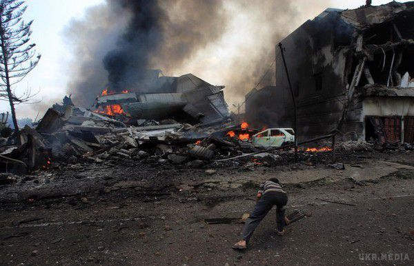 Військовий літак вибухнув в Індонезії: десятки загиблих(фото). Екіпаж літака запросив дозвіл на посадку майже відразу після зльоту, виявивши проблеми з літаком