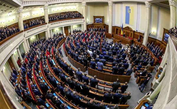 Рада дала згоду на арешт судді госпсуду Одеської області. Меденцев Павло підозрюється в отриманні хабара на загальну суму 570 тис. грн - в даний час він перебуває в розшуку