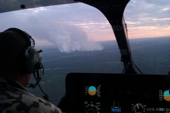 Знову масштабна пожежа у Чорнобильській зоні (фото, відео). У зоні відчуження і обов'язкового відселення у понеділок загорілася суха трава та очерет.