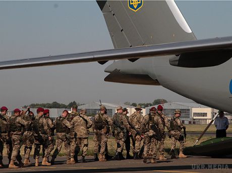 Аваков зі спецпідрозділом терміново вилетів до Миколаєва. Разом з Аваковим у Миколаїв полетів спецпідрозділ МВС "Миротворець".