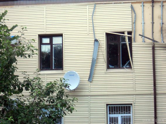 На Полтавщині обстріляли Податкову з РПГ. Співробітники МВС виявили два РПГ на прилеглій до будівлі території, один з яких був отстрелян