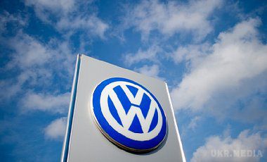 В Німеччині на заводі Volkswagen  робот убив робітника. Інженер по налаштуванню стаціонарного робота виконував свою роботу, коли машина схопила, а потім роздавила його. Інцидент стався на заводі в Баунатале