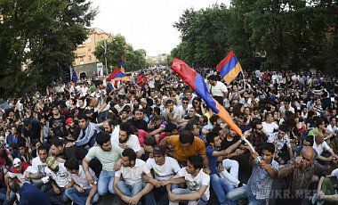 Майдан у Вірменії: активісти готуються до рішучих дій. Сьогодні ввечері учасники демонстрації збираються продовжити мітинг, вдавшись до реалізації підготовленого плану по тиску на владу