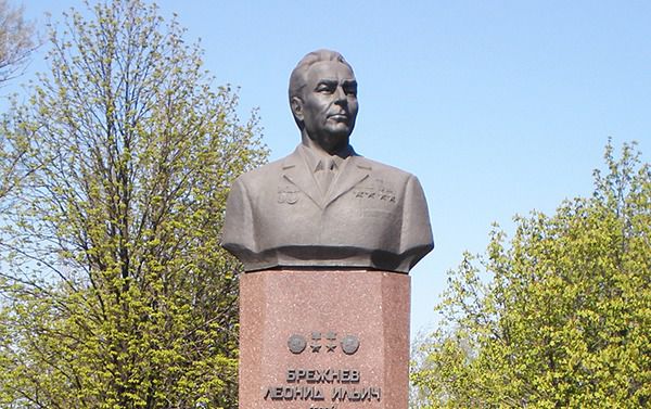 На батьківщині Брежнєва знесуть пам'ятники йому і Дзержинському. Інші символи комуністичного режиму також приберуть з міста, згідно із законом про декомунізацію