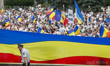 В Кишиневі пройшла акція за об'єднання Молдови і Румунії. Один з організаторів мітингу звернувся із закликом до президента Румунії Клаусу Йоханнису "взяти нас додому"