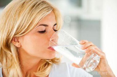 Шкідливо багато пити води. Ваші особисті відчуття – це найкращий сигнал організму, про те, що потрібно попити