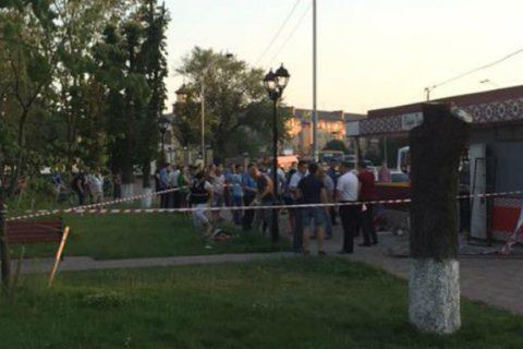 Під Києвом на автобусній зупинці стався вибух.  Правоохоронці утримуються від офіційних коментарів, проводяться слідчі дії.