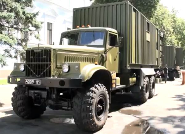 Українські військові отримали для АТО пральні на колесах (відео). За замовленням Міністерства оборони Крюківські вагонобудівники розробили сучасний мобільний банно-пральний комплекс. 