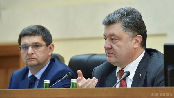 Порошенко до голів ОДА: Відпустку підпишу, але до роботи  можете не повернутися. За словами президента, він працює по 14-17 годин на добу без вихідних і вправі вимагати від губернаторів такого ж ставлення