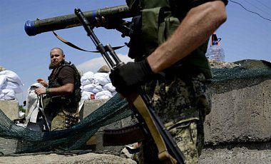 Ситуація в Донбасі загострилася до півночі 40 обстрілів сил АТО. З прибуттям чергового конвою РФ в Донецьку і Луганську області, обстріли позицій сил АТО значно почастішали