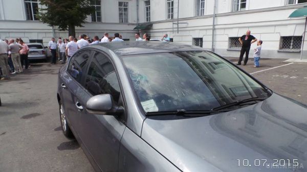 Мер Полтави на автомобілі наїхав на депутата міськради Олександра Шамоту. Мамай збив депутата і провіз його на капоті автомобіля. 