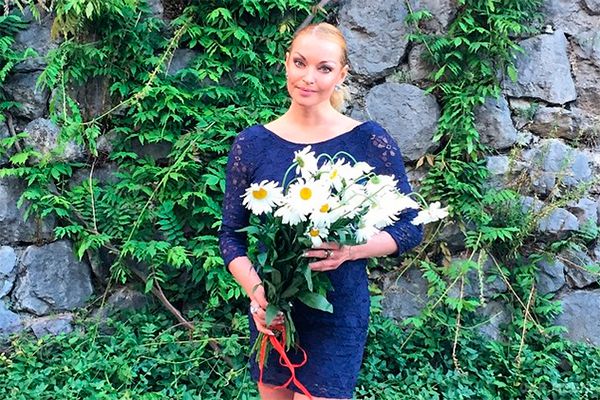 Анастасія Волочкова: Я приречена. Анастасія Волочкова заявила в Instagram, що вона приречена на щастя в любові. Популярна балерина, схильна до оголення, розповіла шанувальникам про позитивні зміни в особистому житті.
