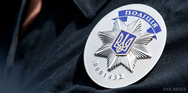 За штабом "Правого сектора" в Києві пильно стежить нова поліція . Після інциденту в Мукачево увага до "Правого сектору" загострилося.