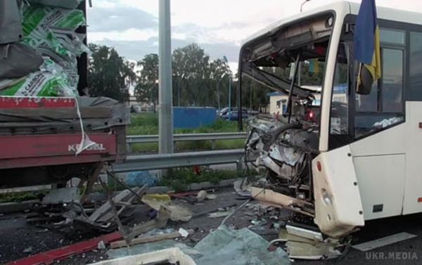  Полтавська область. ДТП. Загинув боєць Нацгвардії. Ще вісім травмовані (фото). Автобус з бійцями Нацгвардії потрапив у ДТП