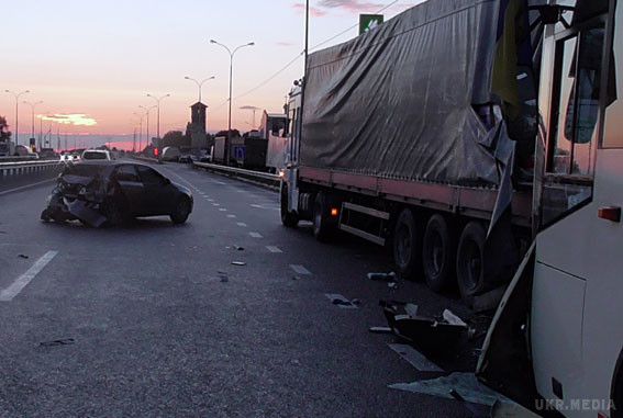  Полтавська область. ДТП. Загинув боєць Нацгвардії. Ще вісім травмовані (фото). Автобус з бійцями Нацгвардії потрапив у ДТП