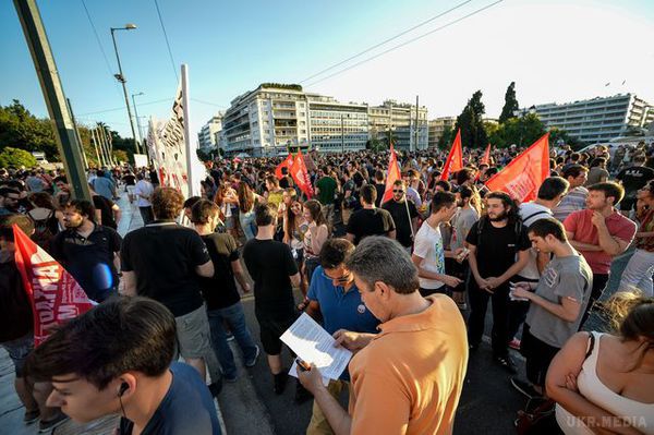 Греція завмерла: стоїть метро і не працюють лікарні (фото). Профспілки оголосили добовий страйк