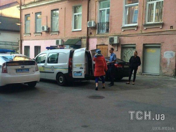  В центрі Києва поліція накрила бордель (фото). Нова поліція вранці 17 липня в центрі Києва викрила бордель
