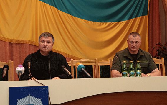  Нового голову міліції Закарпаття представив Аваков. Аваков розповів про досягнення Князєва на попередньому місці роботи