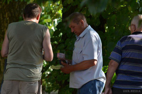  У Львові проплачені сепаратисти вимагали автономії для Галичини (фото). Організатори розраховувалися з учасниками акції у найближчих провулках.