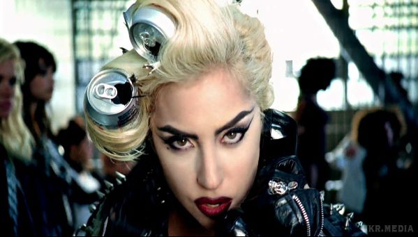 З Вітасом хоче заспівати Леді Гага (відео). Останнім часом відеозапис з концерту російського співака Вітаса з піснею "7 елемент" стала набирати велику популярність серед американських користувачів відеохостингу YouTube. 