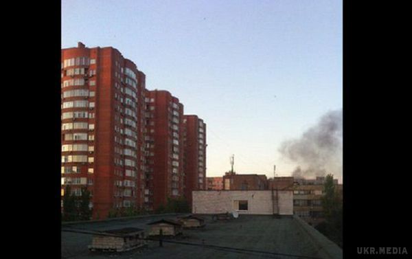 Донецьк  тремтить від залпів, пожежа. У соцмережах повідомляють про бої, горять будинки

