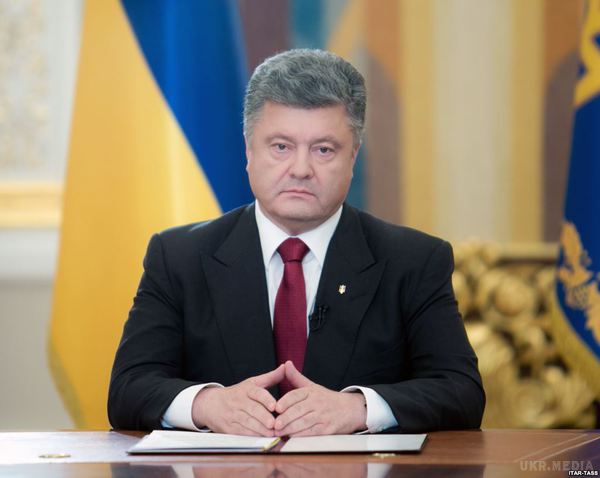 Що очікує на українську армію у 2016-му-Петро Порошенко. Президент України Петро Порошенко, що Україна збільшить свої військові витрати в наступному році. 