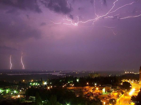 В Україні оголошено штормове попередження. Погода вируватиме на заході, півночі та в центрі країни