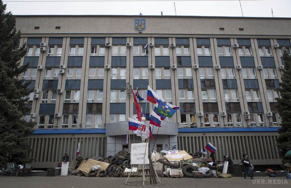 В приміщенні луганського СБУ сталася пожежа. У захопленому приміщенні луганського СБУ виникла пожежа.