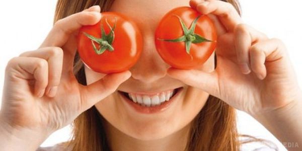 Для ідеальної шкіри обличчя підійдуть помідорні маски. Пропонуємо вашій увазі дві маски з помідорів для ідеальної шкіри.