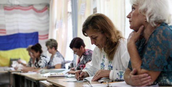 МВС зафіксувало 27 правопорушень на виборах у Чернігові. Правоохоронці зафіксували 27 правопорушень під час голосування на виборах до ВР у 205 окрузі (Деснянський район міста Чернігова).