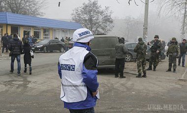 Бойовики ДНР вигнали представників ОБСЄ з селища Жовтень. Поблизу селища патруль спецмиссии був зупинений двома представниками ДНР, які наказали спостерігачам повернутися назад