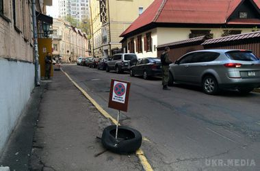В Україні з'явився онлайн-сервіс для скарг на неправильно припарковані авто. Розробники стверджують, ДАІ буде зобов'язана розглянути скаргу протягом місяця