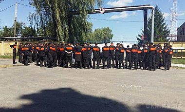 100 титушкок блокують Укртранснафту. На місце прибули СБУ і міліція