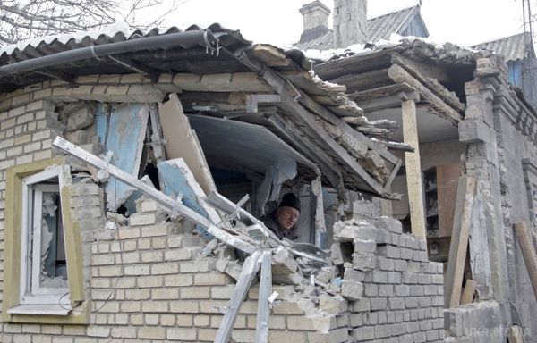 Луганське обстрілювали близько шести годин поспіль - СЦКК. Терористи продовжують обстріли житлових масивів