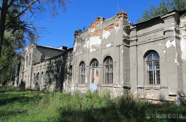 Під Харковом згоріла колишня губернаторська садиба. Садиба князів Святополк-Мирських у м. Люботин була побудована в першій половині ХІХ століття