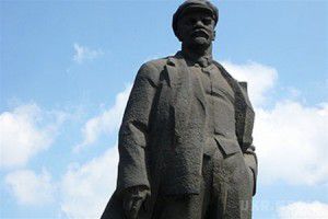 Не всі впали: GoogleMaps показав, скільки памятників Леніну залишилося в Україні. Навіть у столиці ще не знесли всіх монументів комуністичному ідолу.