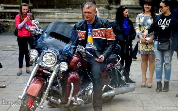 Проти екс-міністра Швайки відкрили кримінальну справу за отримання "в подарунок" Harley-Davidson. За словами Швайки, йому подарували мотоцикл