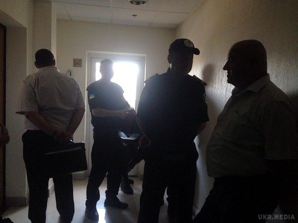 Київський суд заарештував бійця Правого сектора, що добровільно здався після стрілянини в Мукачево. Адвокат Сергія Деяка просив змінити запобіжний захід затриманому