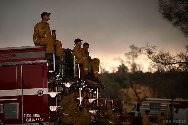 У Каліфорнії оголошено надзвичайний стан (фото). Безперервні лісові пожежі змусили губернатора Каліфорнії Джеррі Брауна оголосити режим надзвичайного стану