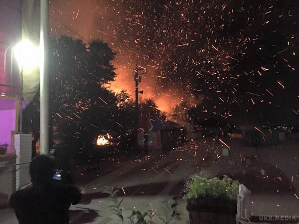 В Одесі сталася масова бійка, підпалили кафе: опубліковано фото. В одному з барів Одеси сталася пожежа, якій передував вибух