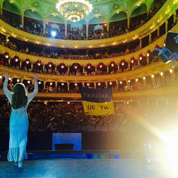 Концерт Тіни Кароль спровокував мега-пробку в центрі Одеси. У вівторок в Одесі завершився тур Тіни Кароль "Я все ще люблю". 