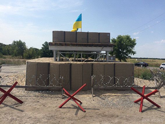 У Дніпропетровській області вперше в Україні з'явилися блокпости за стандартами НАТО. Фото. Встановити такий блокпост зможуть чотири людини протягом 3-4 годин