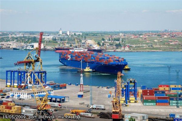 В Одеському порту знайшли зловживань на мільярд гривень. Посадові особи, причетні до роботи Одеського морського торгового порту, заподіяли державі збитків у розмірі понад 1 млрд грн.