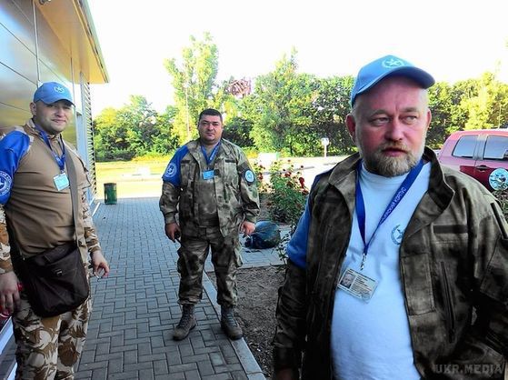  У полоні, в будівлі колишнього СБУ Донецька, тримають 37 українських військових . Крім трьох звільнених бійців бойовики утримують ще 37