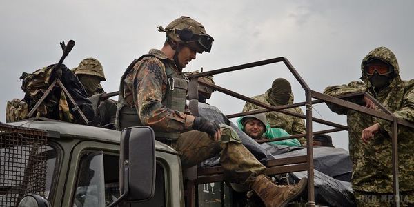  Дозвіл застосовувати засоби вогневого ураження отримали сили АТО. Керівництво Генерального штабу, командування штабу АТО тримає ситуацію під контролем.